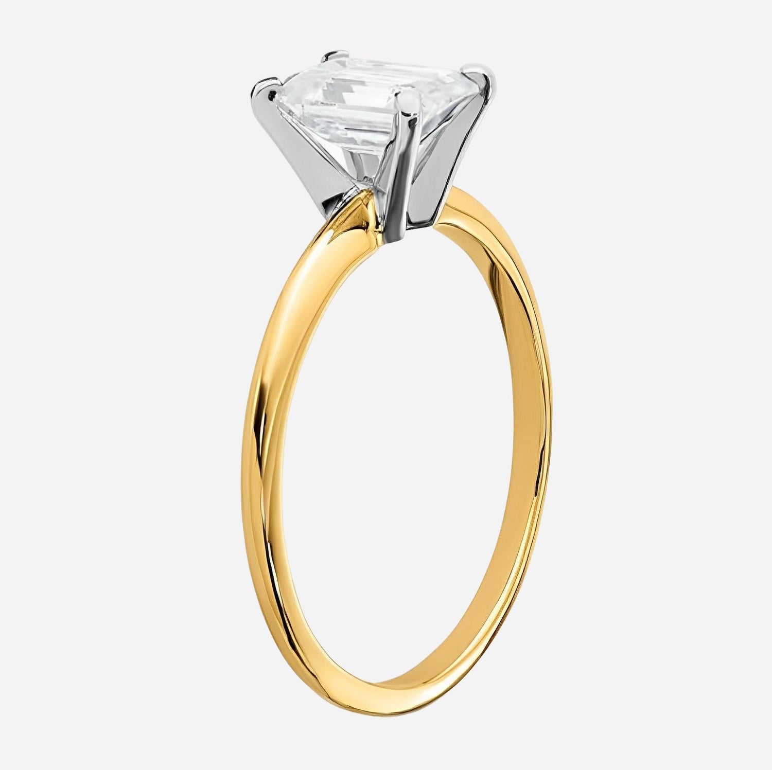 Moissanite in yellow gold Emerald cut