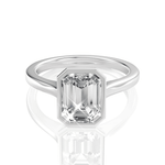 the-luna-bezel-metal-platinum-shape-emerald